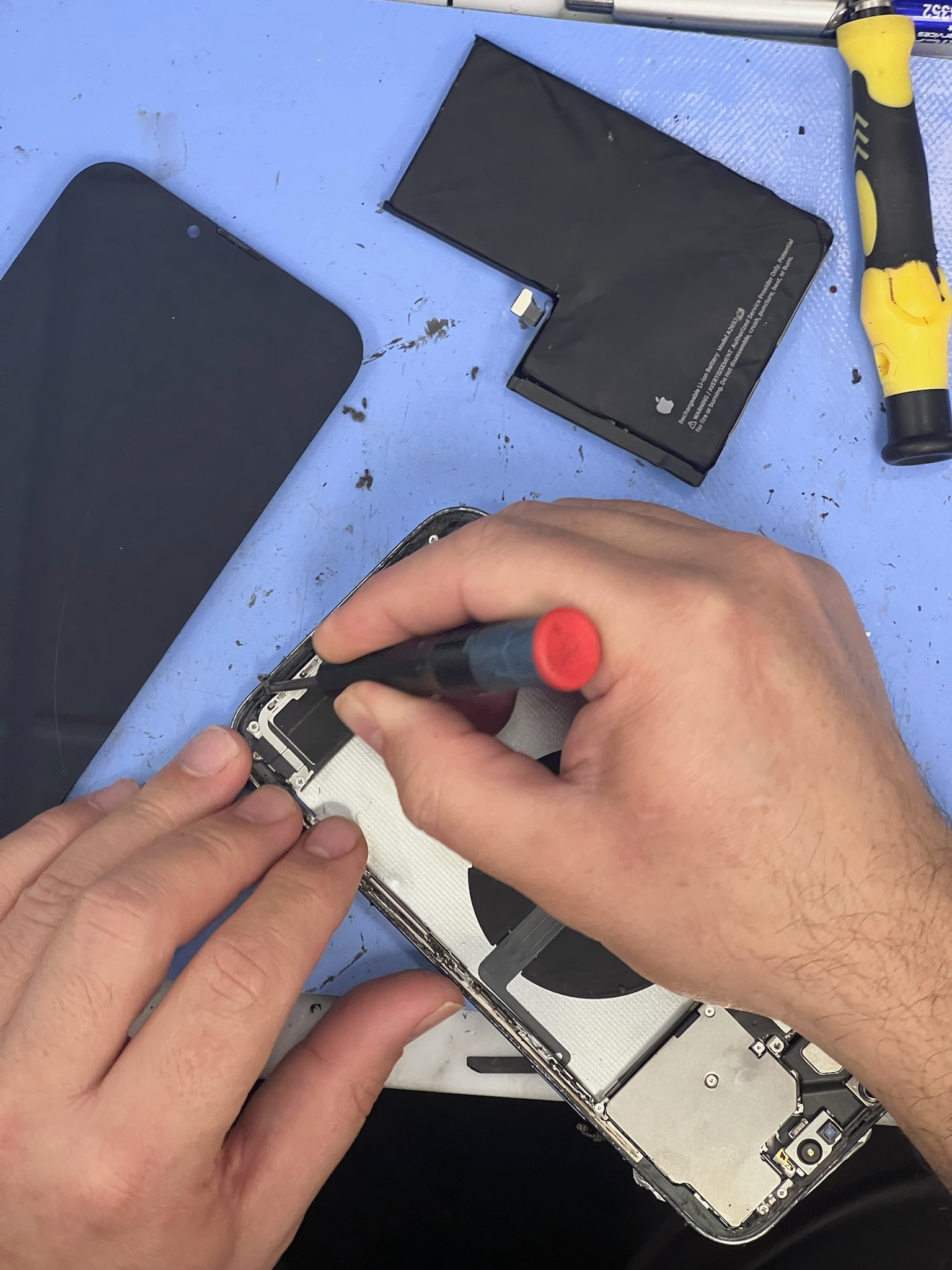 Fixing iPhone camera with same day phone repairs 